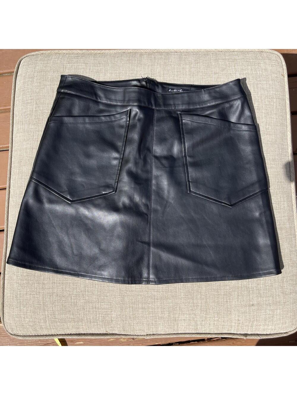 Hunter & Brown Black Faux Vegan Leather Mini Skirt Sz M